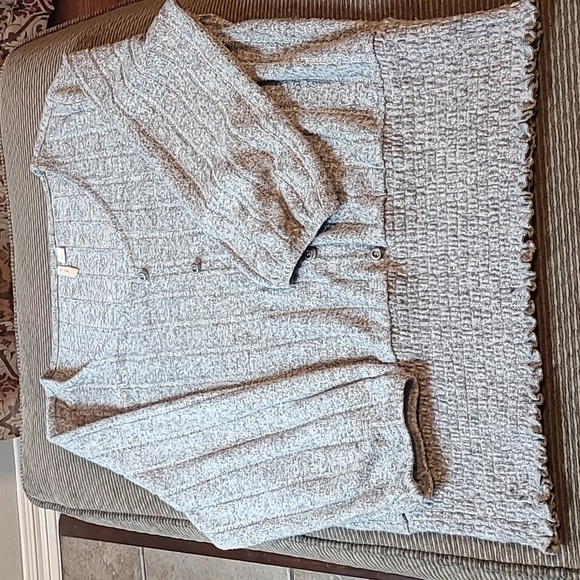 C Fleece Smocked Blouse - Picture 12 of 12